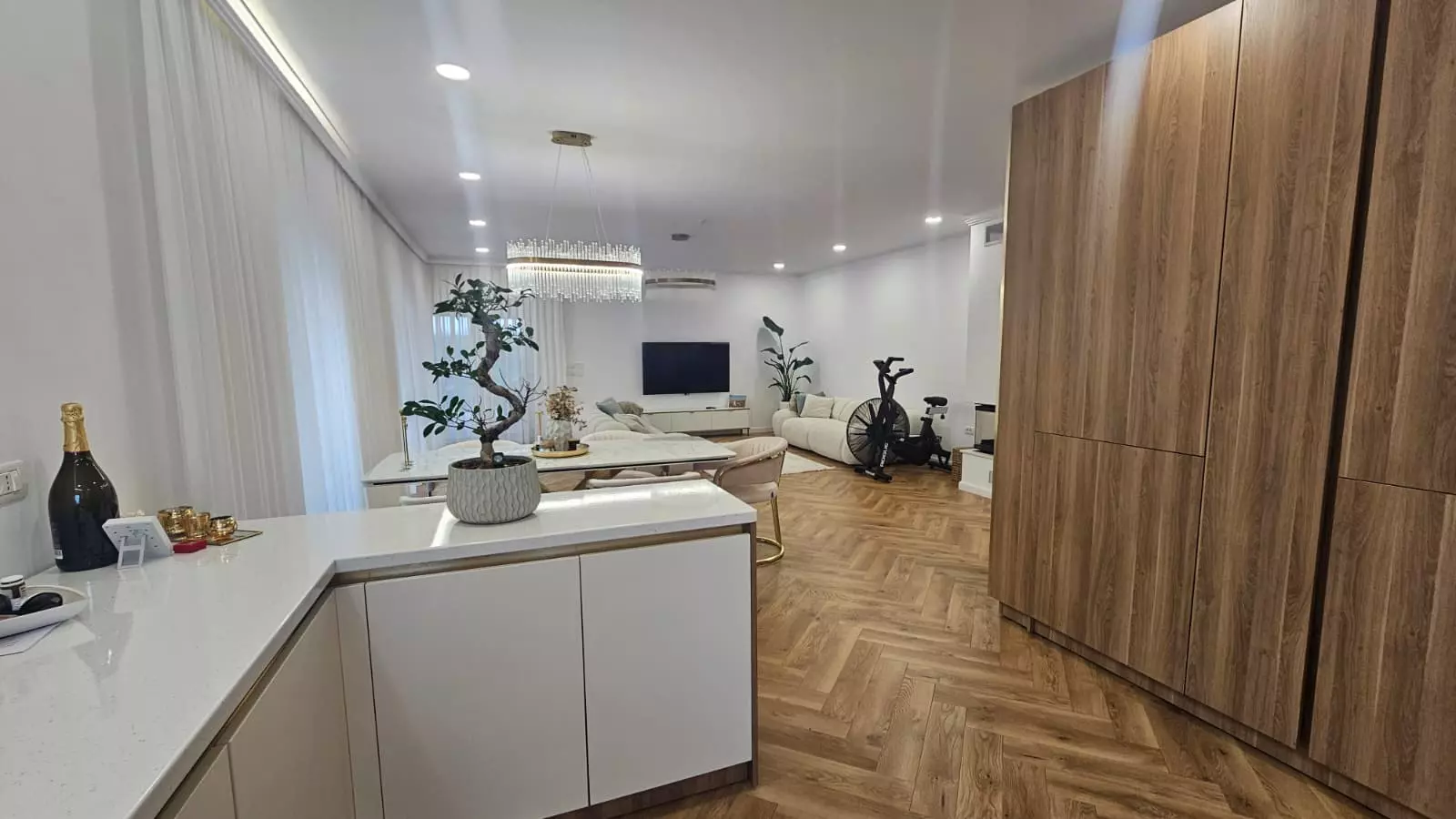 Villa Of 2100 M² With Private Land In Romania