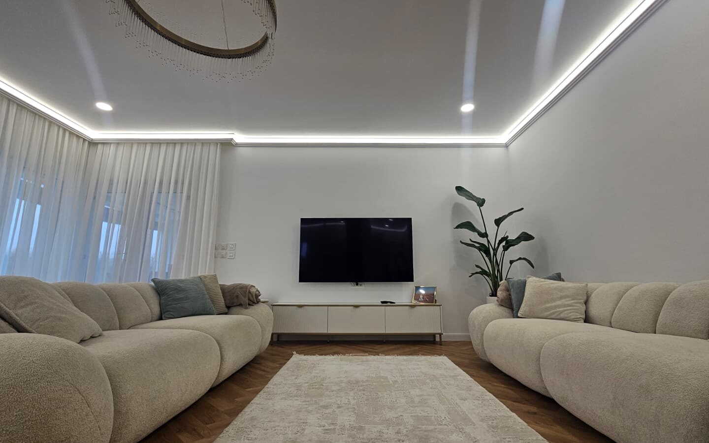 Villa Of 2100 M² With Private Land In Romania