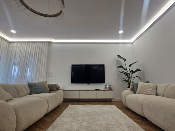 Villa Of 2100 M² With Private Land In Romania