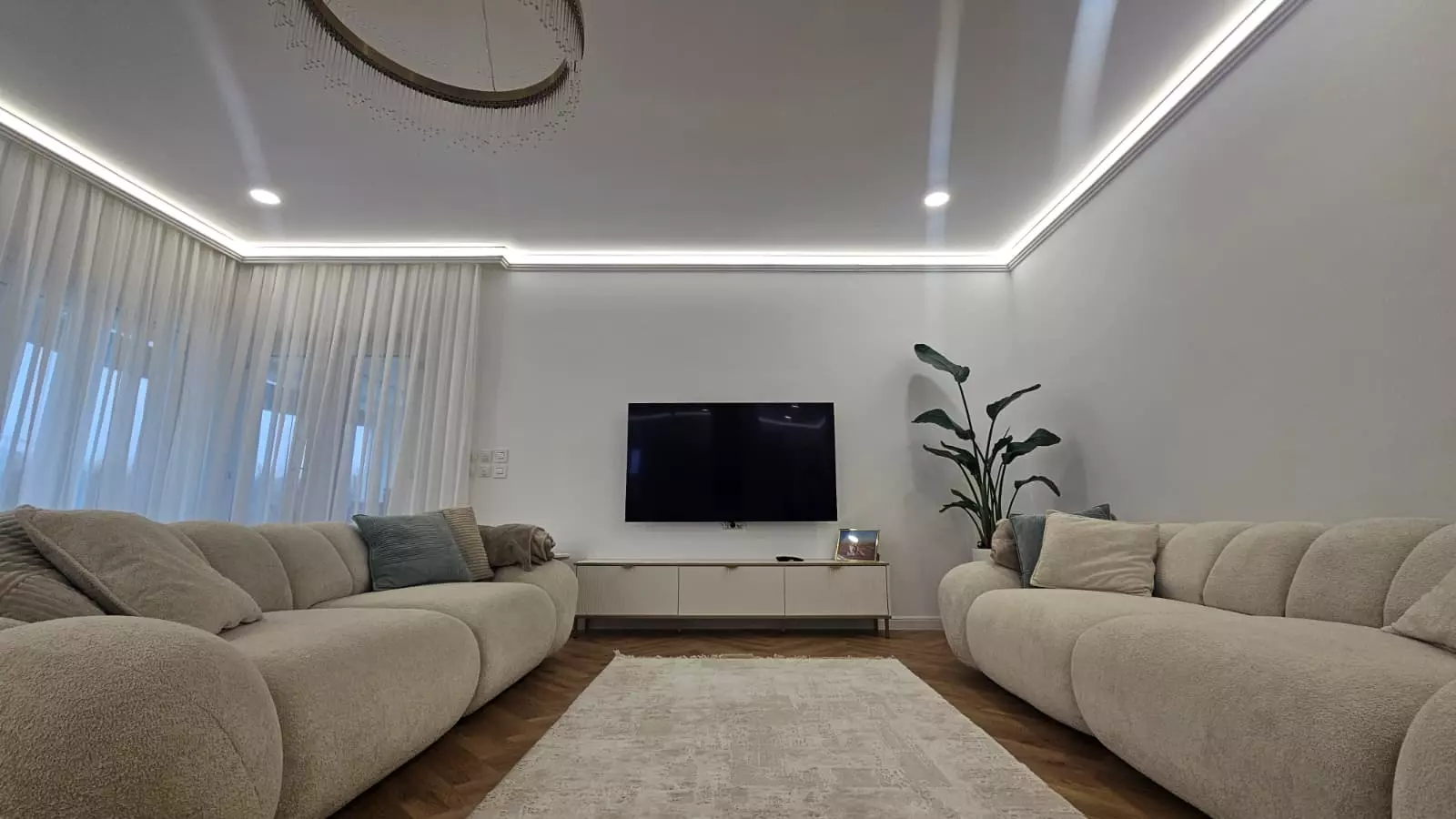 Villa Of 2100 M² With Private Land In Romania