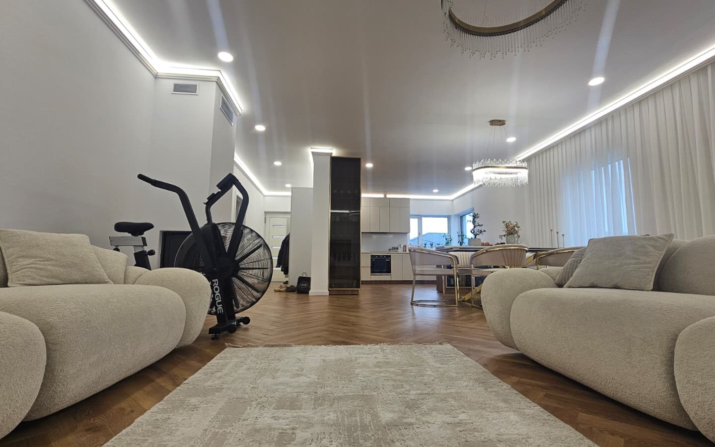 Villa Of 2100 M² With Private Land In Romania