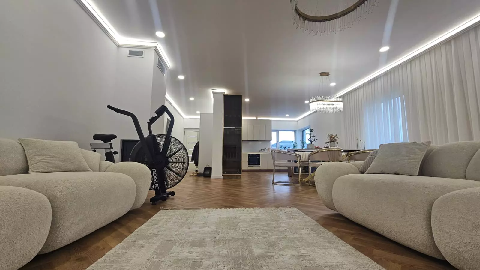 Villa Of 2100 M² With Private Land In Romania