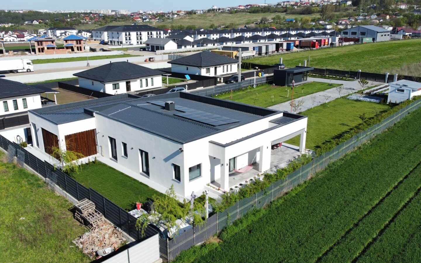 Villa Of 2100 M² With Private Land In Romania