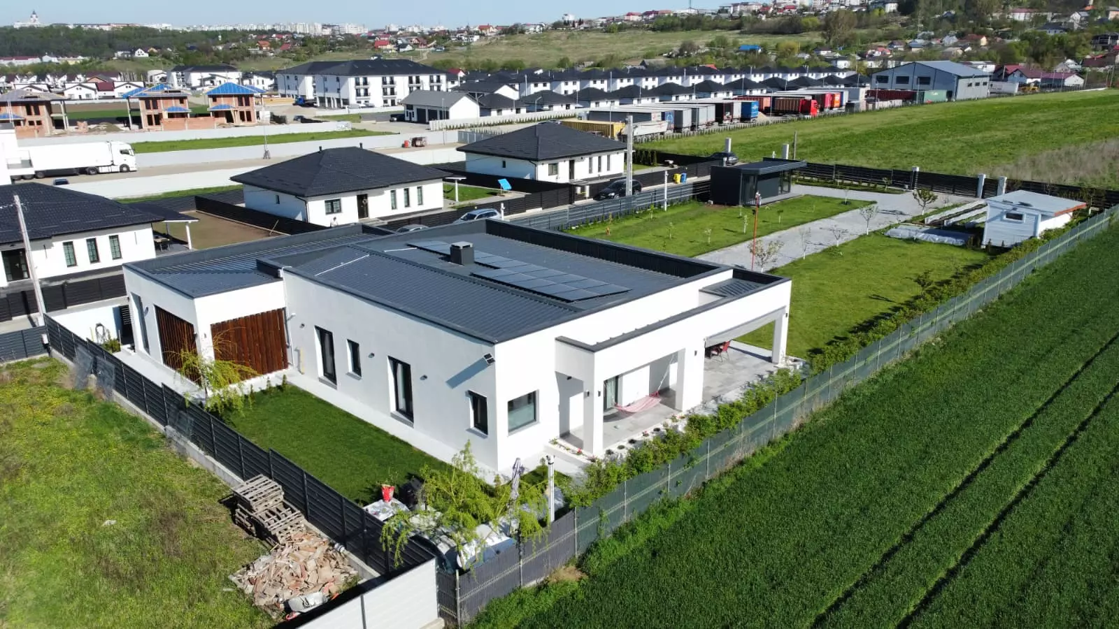 Villa Of 2100 M² With Private Land In Romania