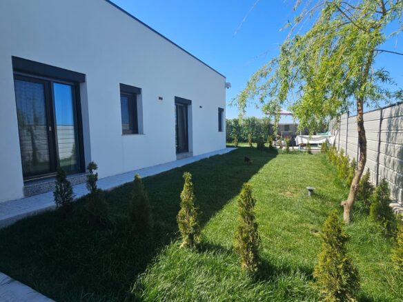 Villa Of 2100 M² With Private Land In Romania