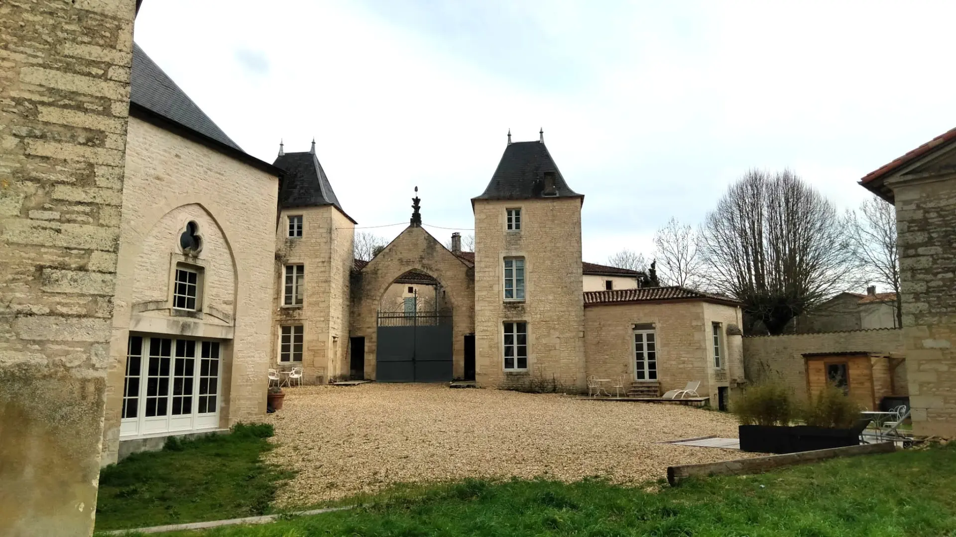 Logis Of 240 M² With Historic Features In Tusson