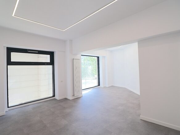 Office Of 110 M² In Decebal Boulevard