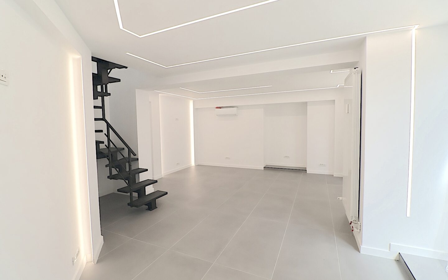 Office Of 110 M² In Decebal Boulevard