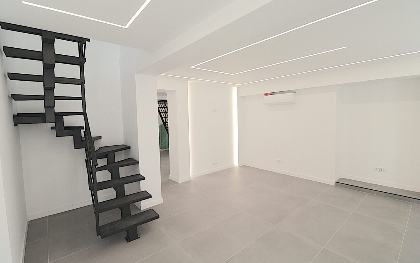 Office Of 110 M² In Decebal Boulevard