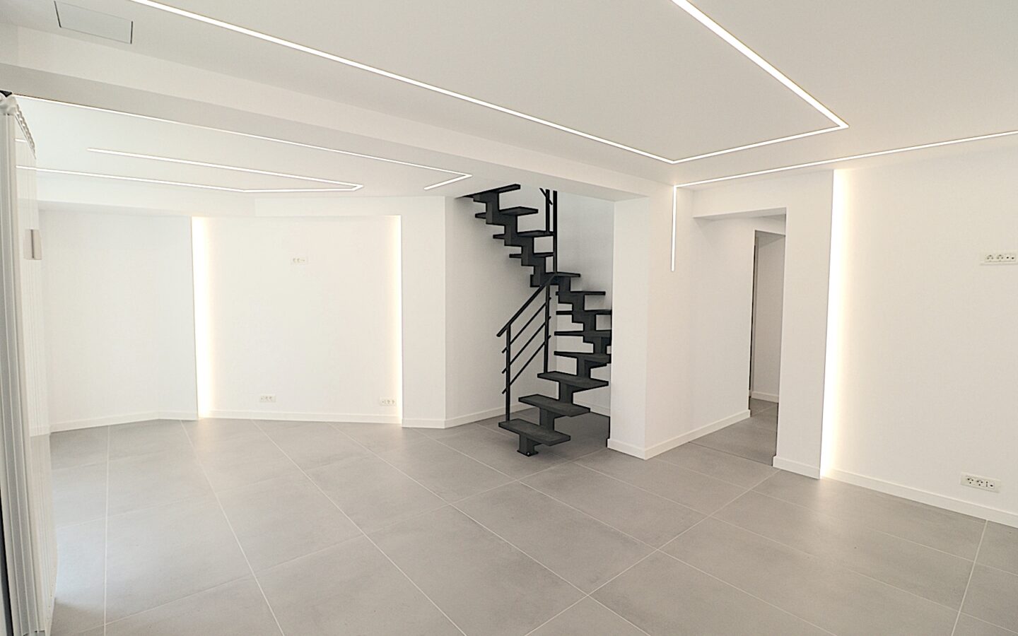 Office Of 110 M² In Decebal Boulevard