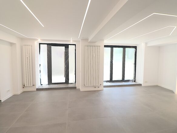 Office Of 110 M² In Decebal Boulevard