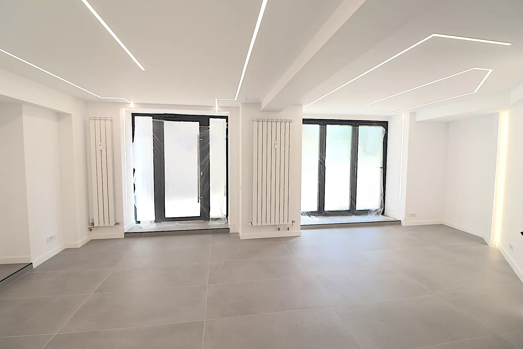 Office Of 110 M² In Decebal Boulevard