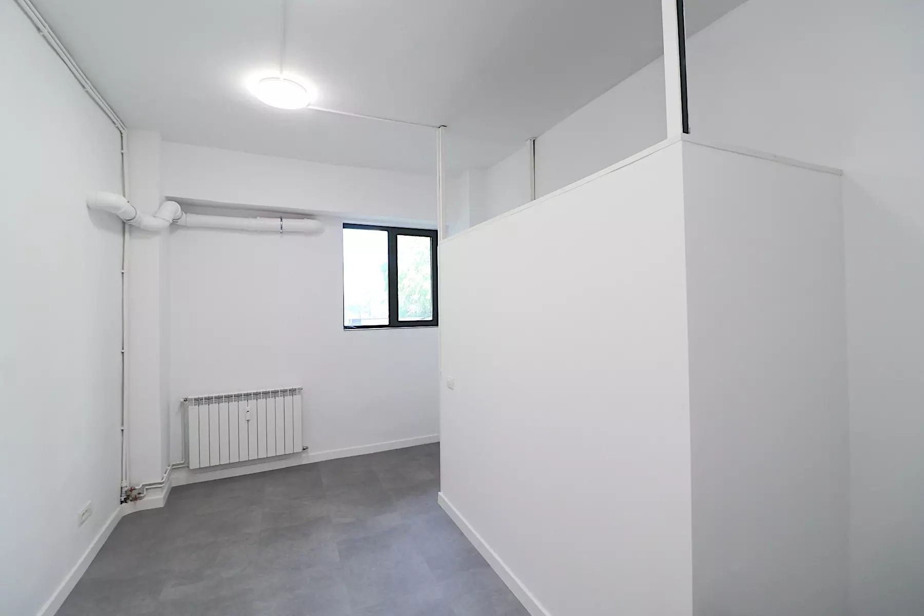 Office Of 110 M² In Decebal Boulevard