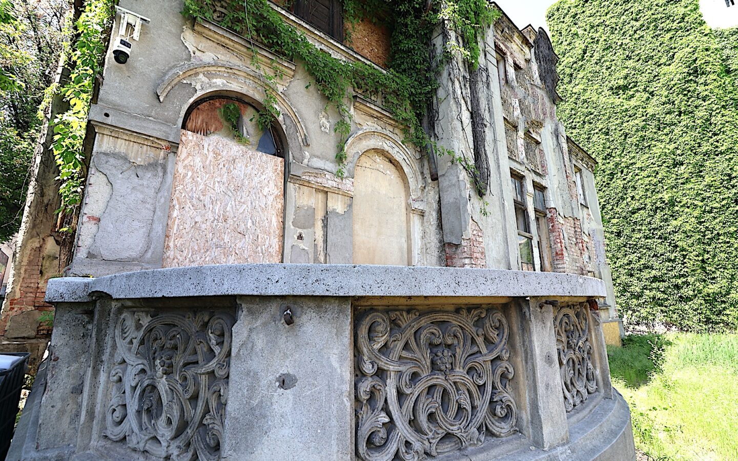 Pompiliu Eliade House – A Rare Art Nouveau Sensibility
