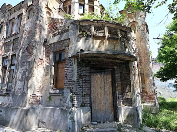 Pompiliu Eliade House – A Rare Art Nouveau Sensibility