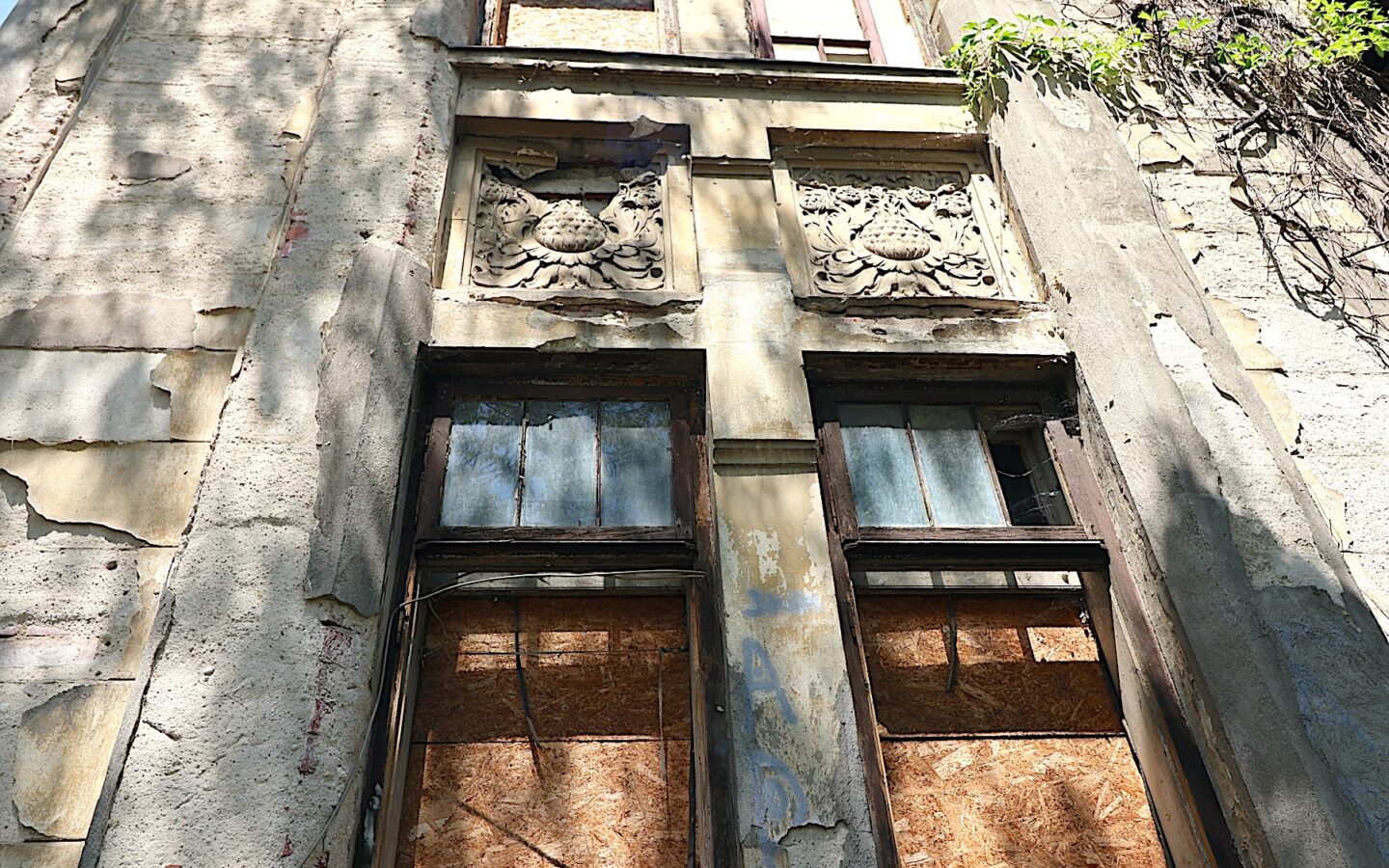 Pompiliu Eliade House – A Rare Art Nouveau Sensibility