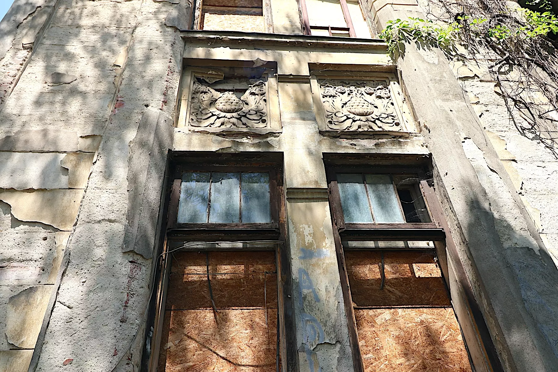 Pompiliu Eliade House – A Rare Art Nouveau Sensibility