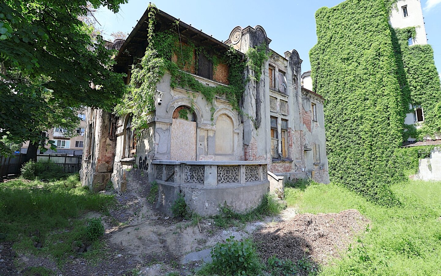 Pompiliu Eliade House – A Rare Art Nouveau Sensibility