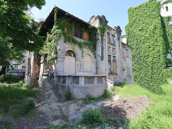Pompiliu Eliade House – A Rare Art Nouveau Sensibility