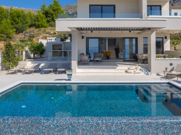 Villa Of 355 M² With Open Sea View Near Split