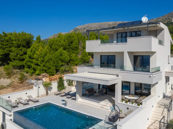 Villa Of 355 M² With Open Sea View Near Split