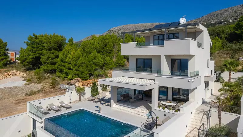 Villa Of 355 M² With Open Sea View Near Split
