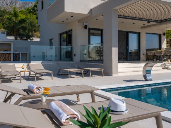 Villa Of 355 M² With Open Sea View Near Split