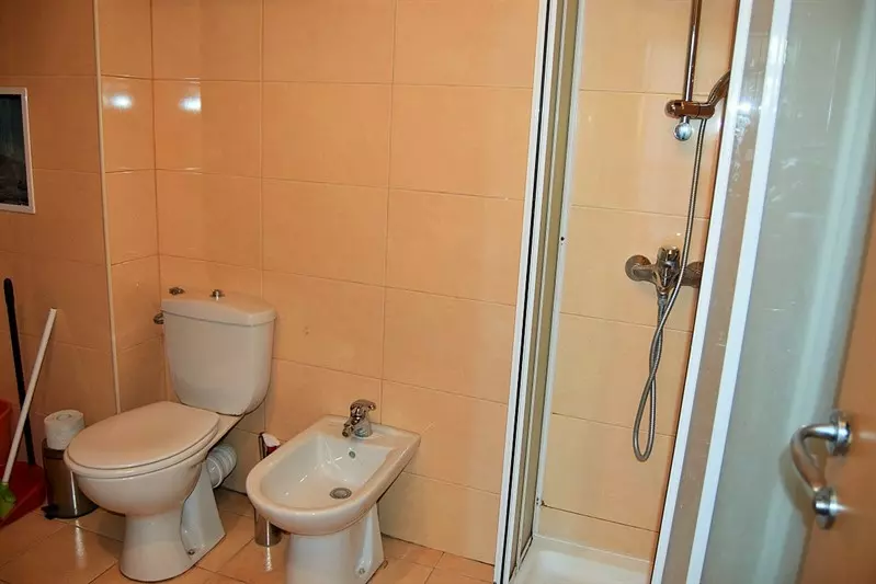 Apartment Of 94 M² With Three Rooms In Location