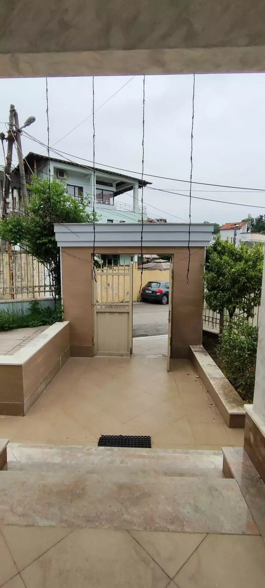 Office Of 90 M² With Commercial Space In Tirana