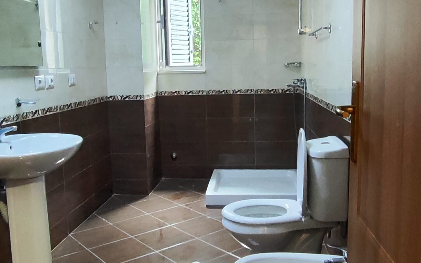Office / Commercial Space For Rent – Near German Villas, Tirana