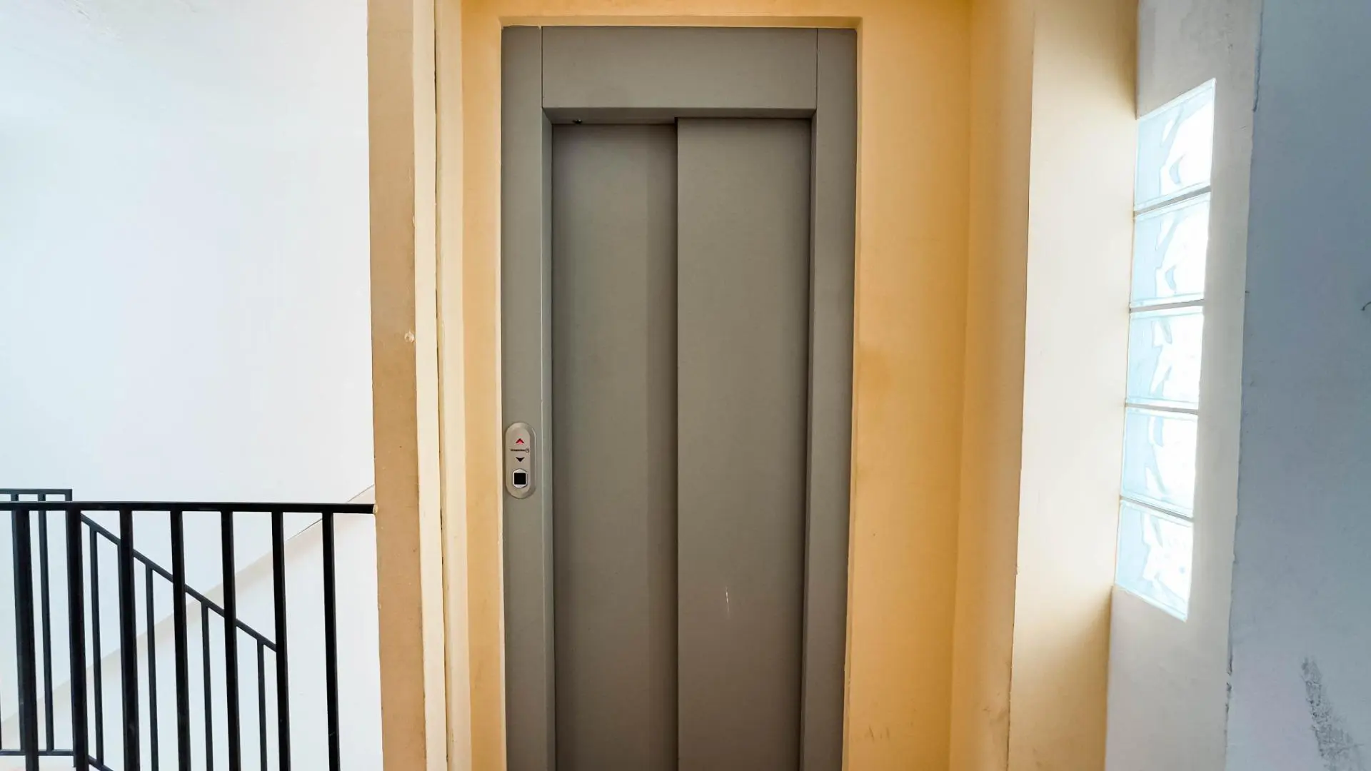 Flat Of 92 M² In Alicante, Spain
