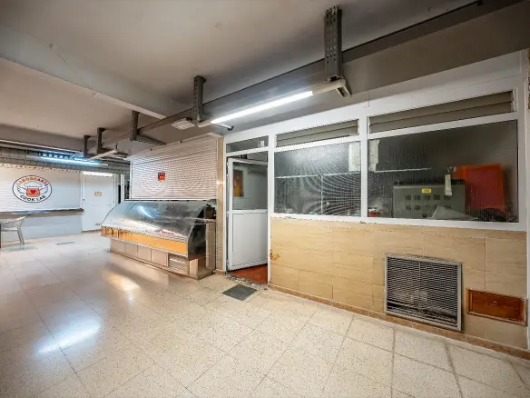 Commercial Unit Of 31 M² In Alicante, Spain