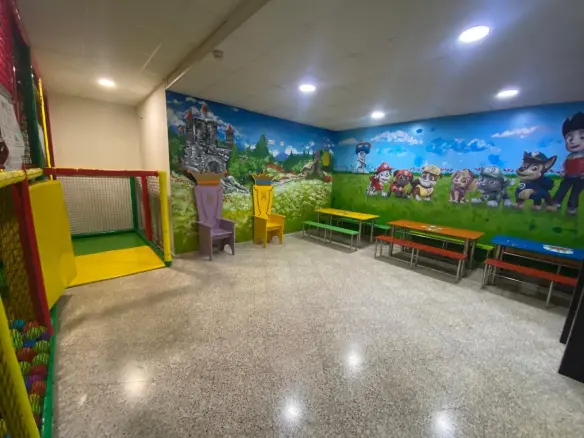 Business Of 177 M² In El Campello, Spain