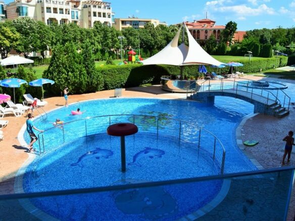 Apartment Of 94 M² With Three Rooms In Location