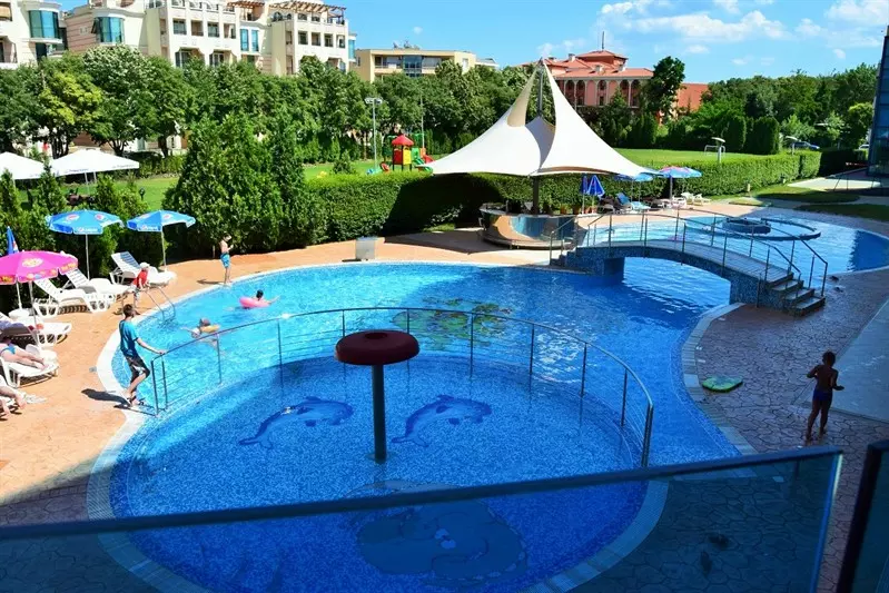 Apartment Of 94 M² With Three Rooms In Location