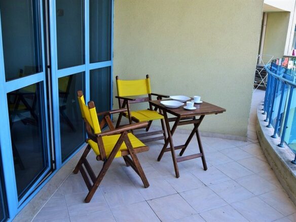 Apartment Of 94 M² With Three Rooms In Location
