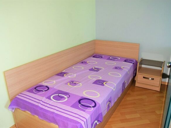 Apartment Of 94 M² With Three Rooms In Location