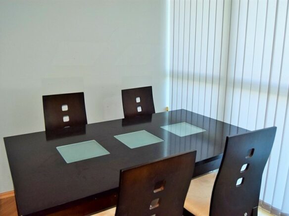Apartment Of 94 M² With Three Rooms In Location