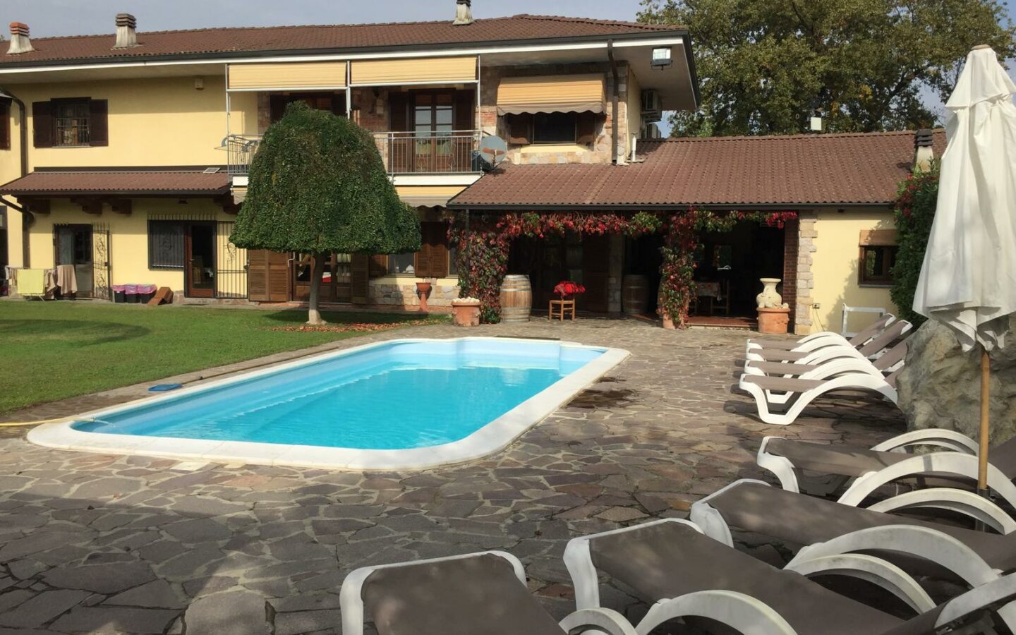 Villa For Sale Bruno (at)