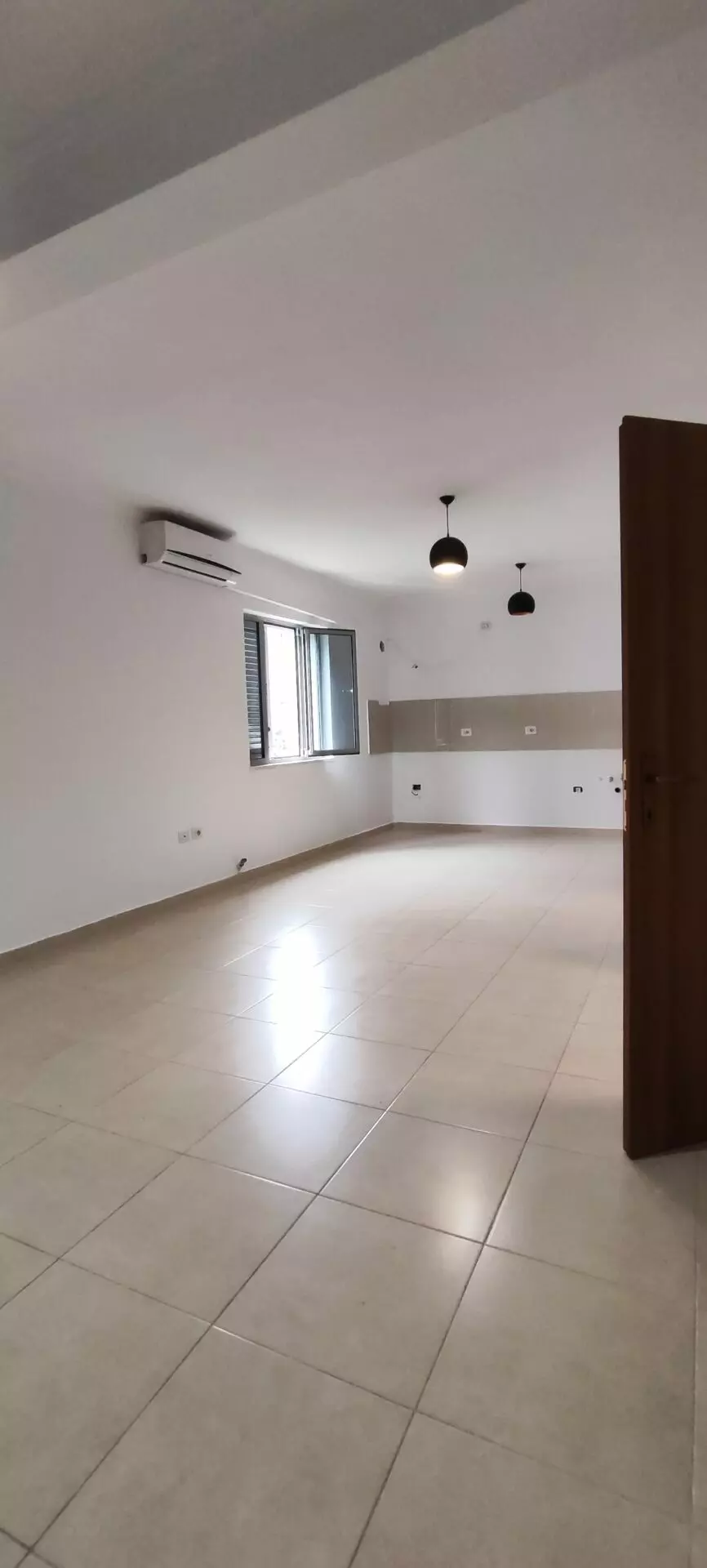 Office Of 90 M² With Commercial Space In Tirana