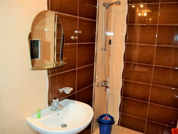 Apartment Of 94 M² With Three Rooms In Location