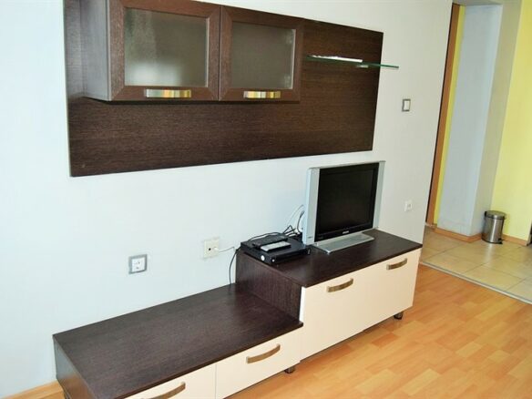 Apartment Of 94 M² With Three Rooms In Location