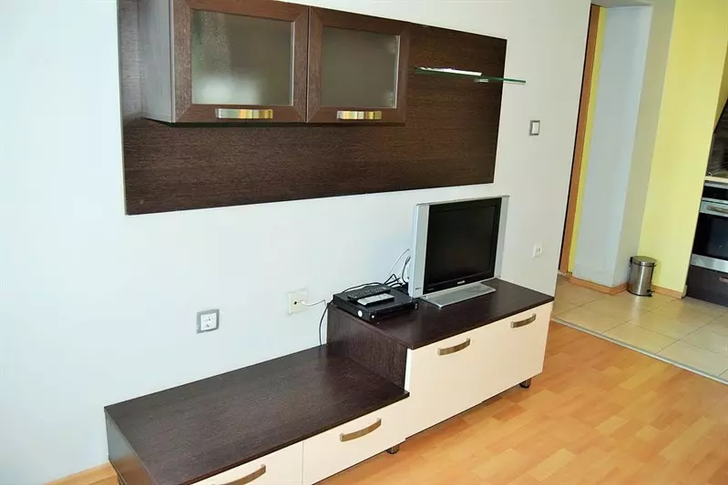 Apartment Of 94 M² With Three Rooms In Location