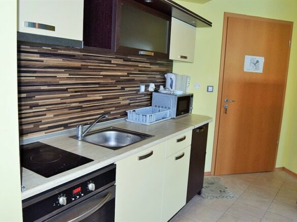 Apartment Of 94 M² With Three Rooms In Location