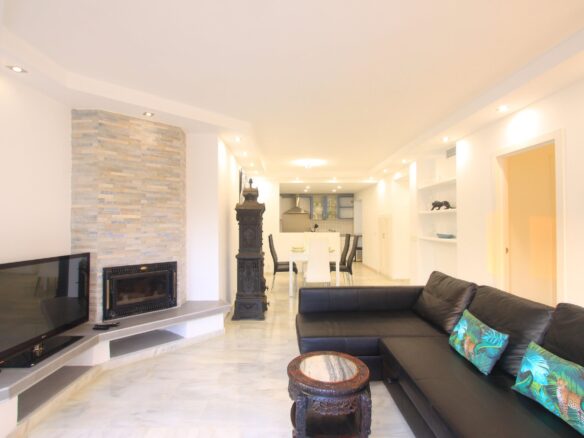 Golden Beach — Luxury 5-bedroom Beachside Triplex Penthouse With Touristic License.