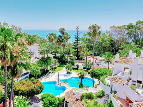 Golden Beach — Luxury 5-bedroom Beachside Triplex Penthouse With Touristic License.