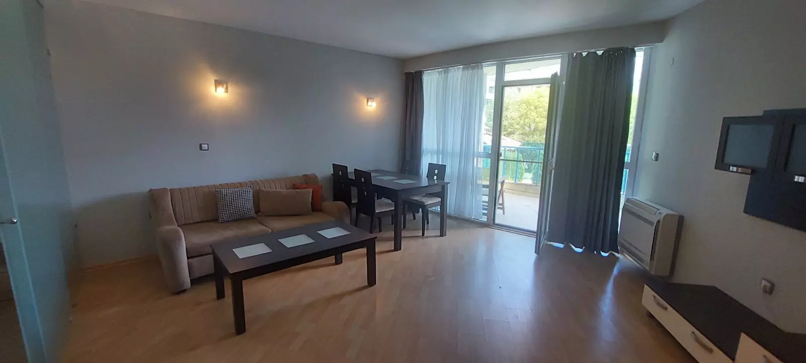 Apartment Of 94 M² With Three Rooms In Location