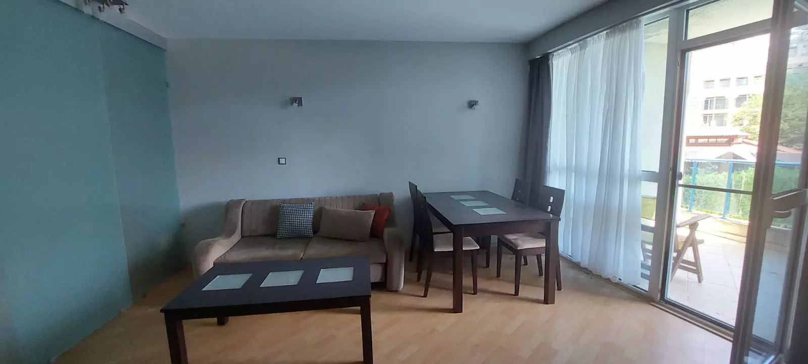 Apartment Of 94 M² With Three Rooms In Location