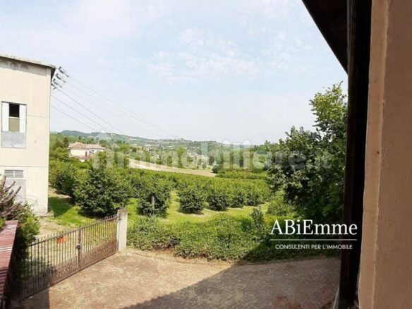 Villa For Sale In Moasca (at)