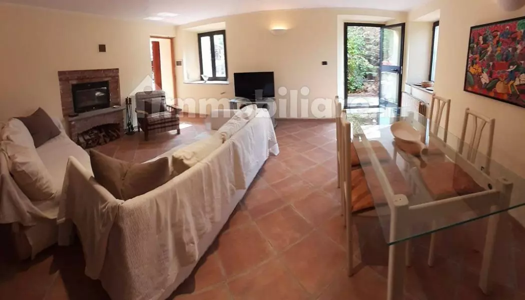 Villa For Sale In Moasca (at)